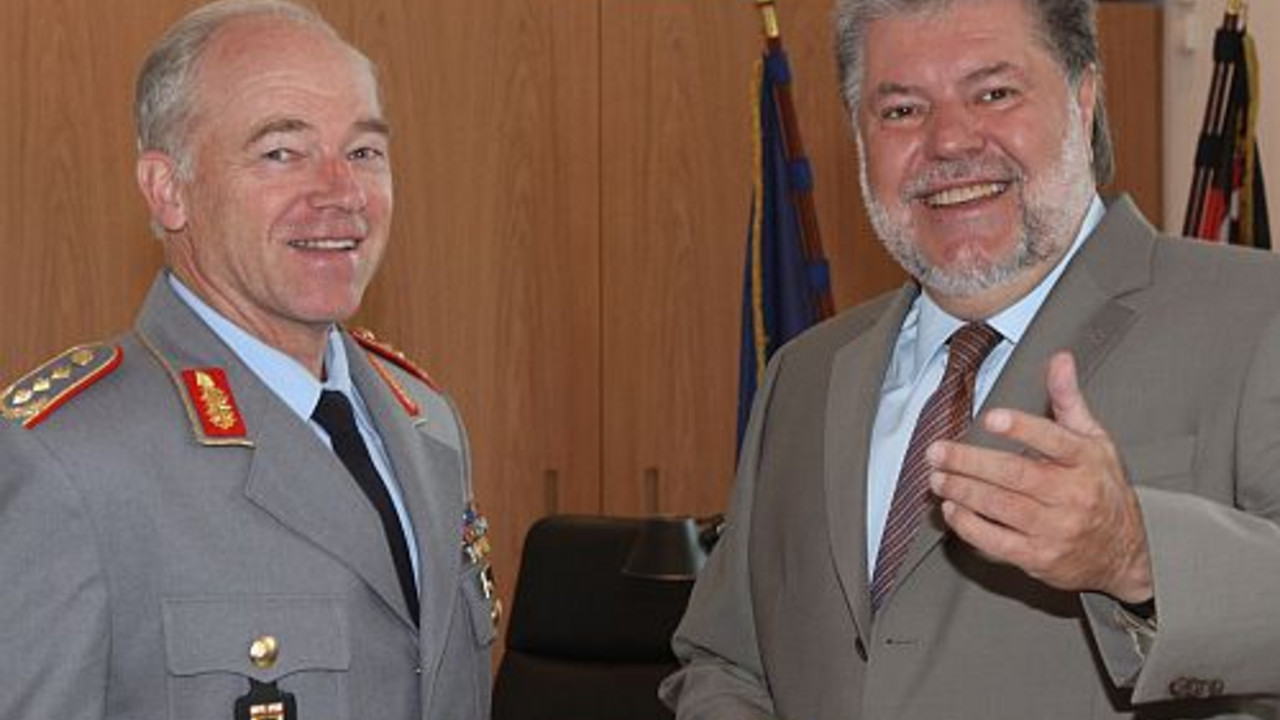 Befehlhaber von Butler und Ministerpräsident Beck; Bild: Sämmer