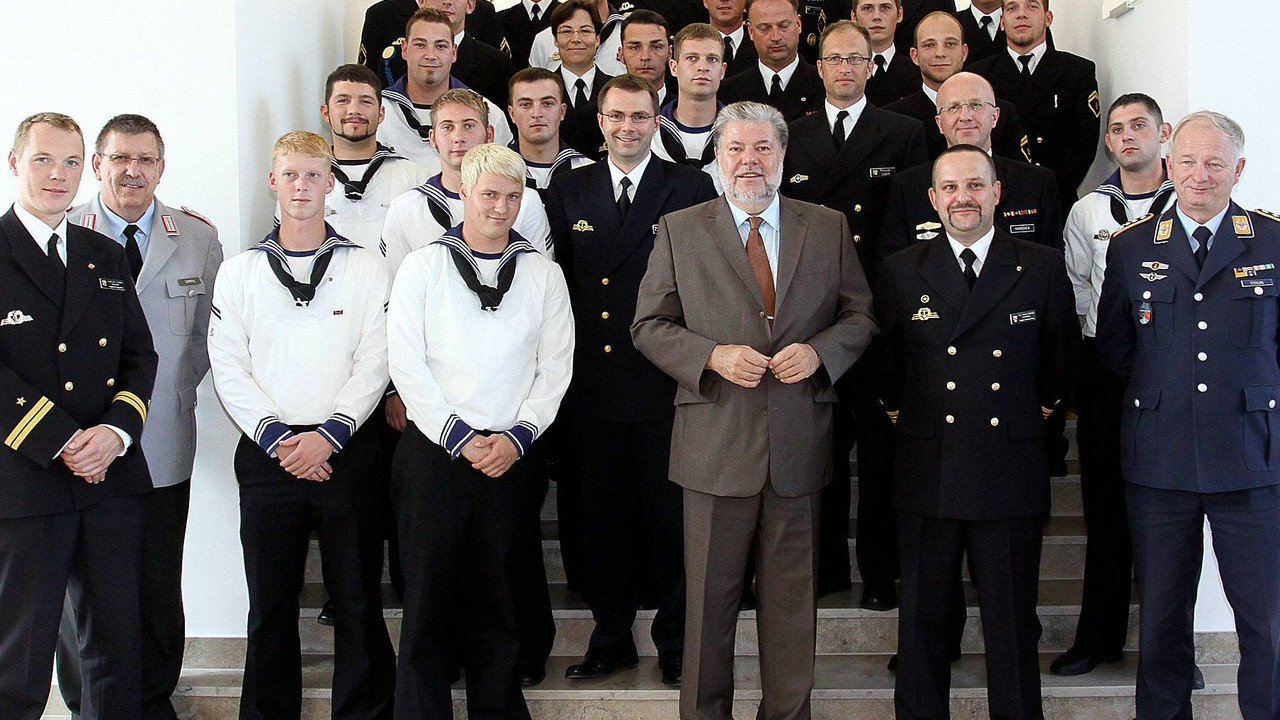Delegation der Fregatte mit Ministerpräsident Beck; Bild: Sämmer