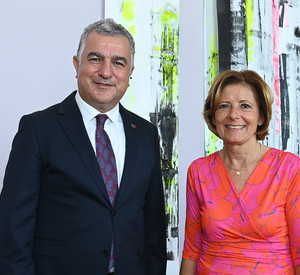 Ministerpräsidentin Malu Dreyer und S. E. Ahmet Başar Şen