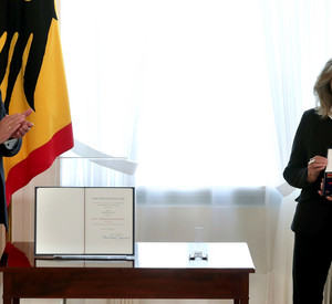 Elke Schlegel erhält den Bundesverdienstorden.