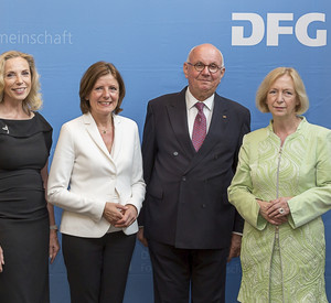 Dorothee Dzwonnek, Generalsekretärin der DFG, Ministerpräsidentin Malu Dreyer, DFG-Präsident Professor Dr. Peter Strohschneider und Professor Dr. Johanna Wanka, Bundesministerin für Bildung und Forschung (v.l.)