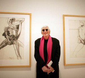 Tomi Ungerer vor seinen Werken; Bild: dpa