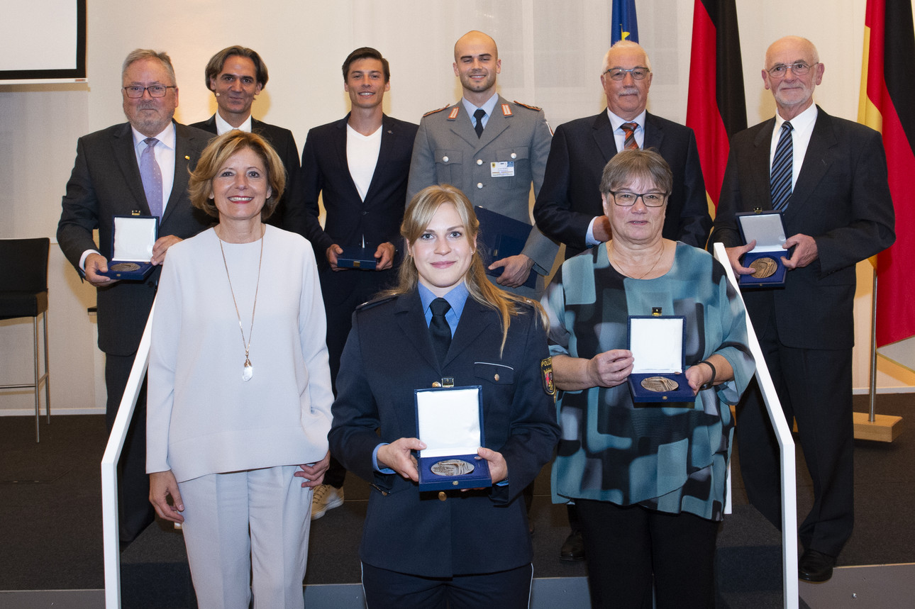 Die diesjährigen Preisträgerinnen und Preisträger der Sportplakette