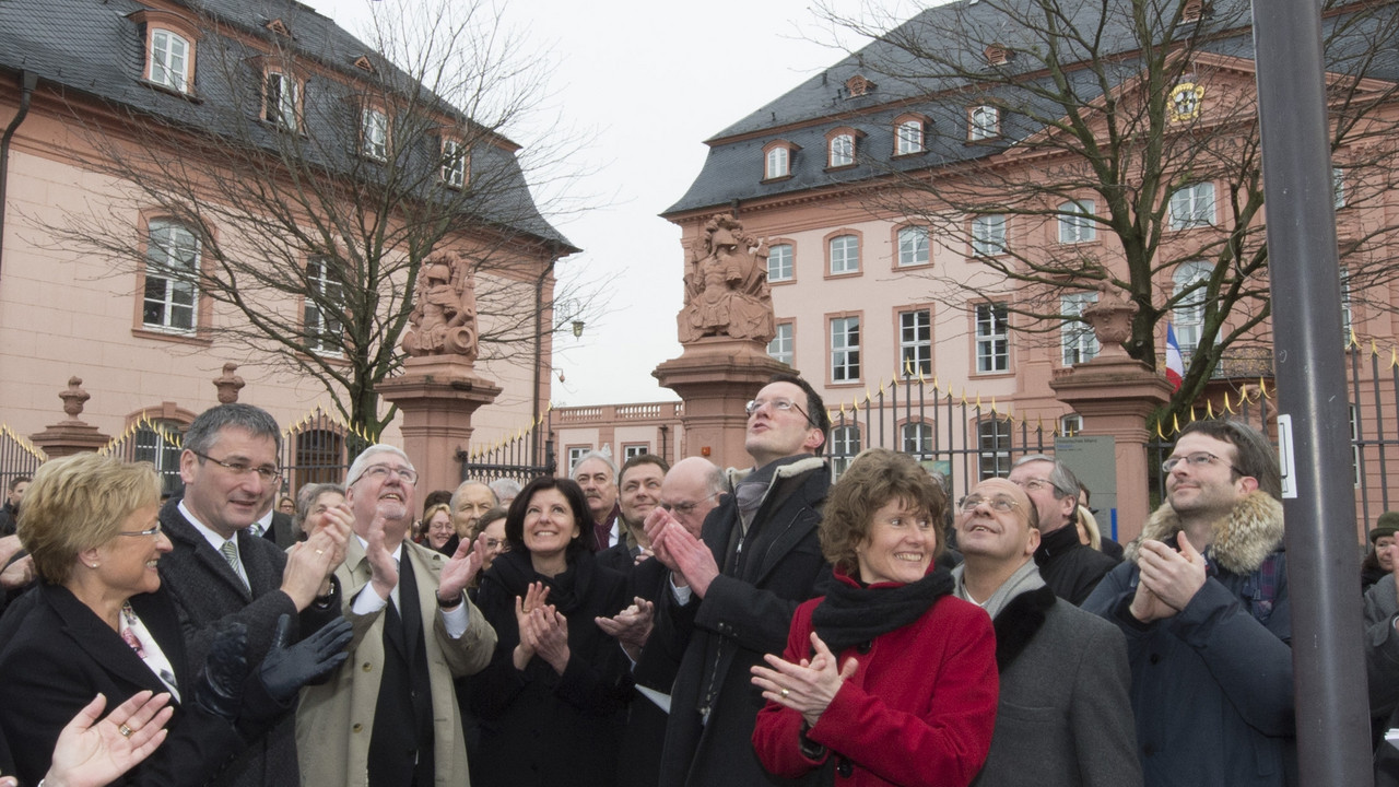 Festveranstaltung - 220 Jahre Mainzer Republik - vorm rheinland-pfälzischen Landtag am 18. März 2013; Bild: Peter Pulkowski / © Staatskanzlei