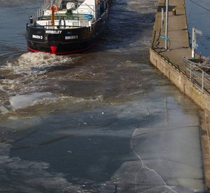 Eisbrecher auf der Mosel; Bild: dpa