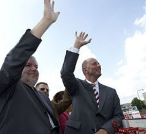 Kurt Beck und Wolfgang Tiefensee nehmen Moselschleuse in Betrieb