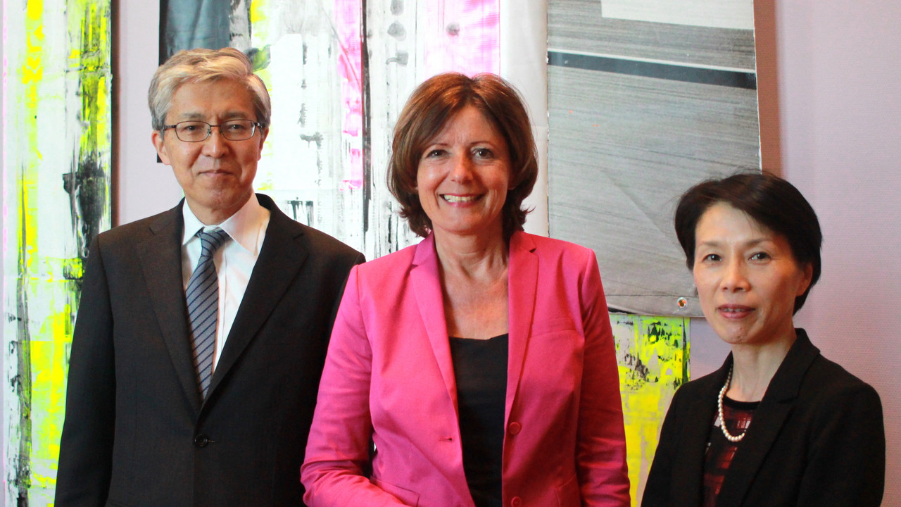 Ministerpräsidentin Malu Dreyer mit dem Japanischen Botschafter Takeshi Yagi und Generalkonsulin Setsuko Kawahara