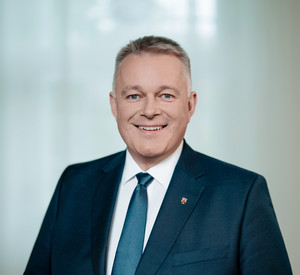 Porträtfoto Ministerpräsident Gordon Schnieder