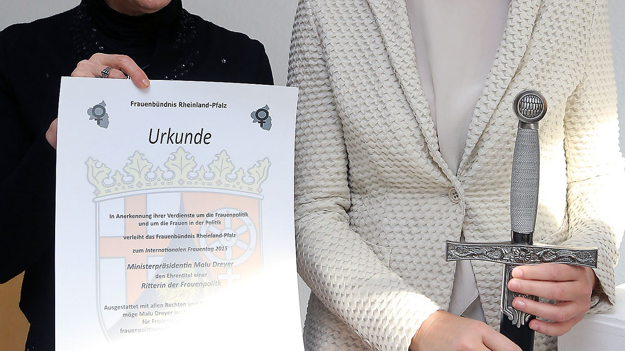 Ministerpräsidentin Malu Dreyer wurde zur Ritterin geschlagen; Bild: Saemmer