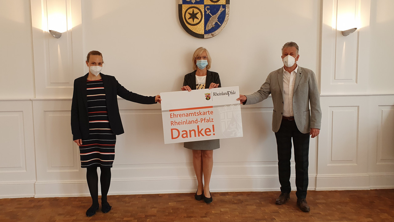 Ministerialdirektorin Vanessa Fischer, Bürgermeisterin Hedi Braun und Martin Jüllig