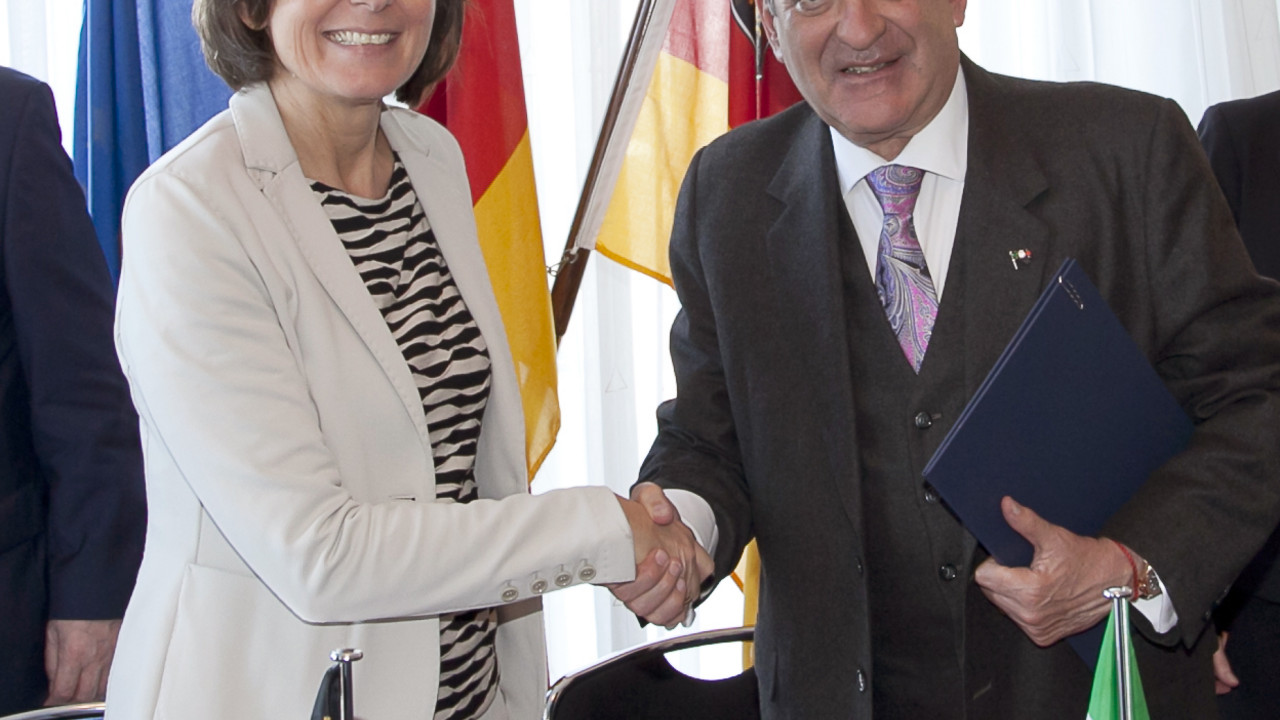 Ministerpräsidentin Dreyer und Gouverneur Lozano de la Torre unterzeichnen die Absichtserklärung;