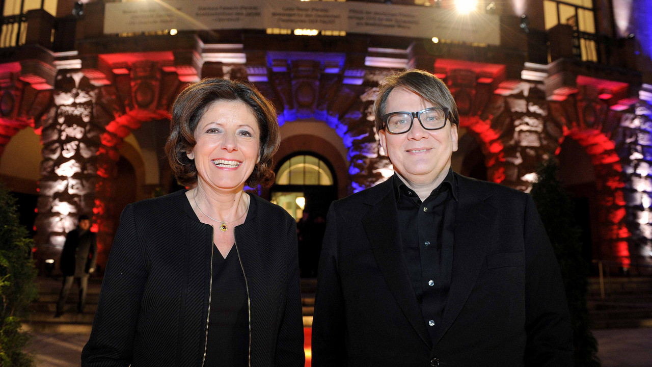 Ministerpräsidentin Malu Dreyer mit Sven Regener bei der Verleihung der Carl-Zuckmayer-Medaille