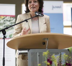 Ministerpräsidentin Malu Dreyer am Rednerpult; Bilder: Stephan Dinges \©staatskanzlei