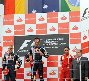 Siegerehrung Formel 1 auf dem Nürburgring Webber, Vettel, Massa, Beck (v. l.). Bild: dpa