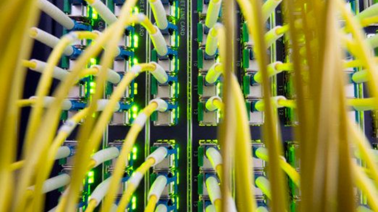 Glasfaserkabel dienen zur Übertragung von Hochgeschwindigkeitsinternet; Bild: dpa
