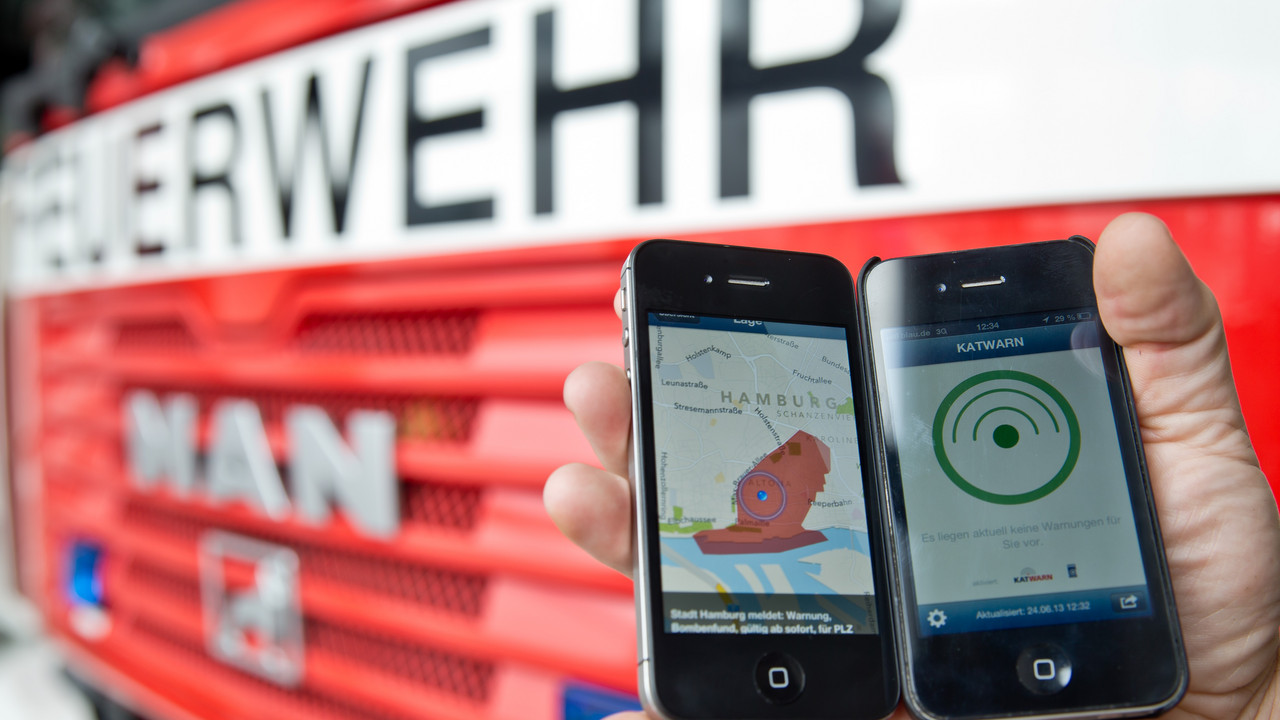 Das Katastrophenwarnsystem KatWarn auf einem Smartphone