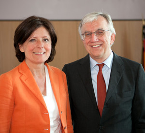 Ministerpräsidentin Malu Dreyer und der Landesdatenschutzbeauftragte Edgar Wagner; Bild: Martina Pipprich / © Staatskanzlei