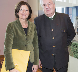 Ministerpräsidentin Malu Dreyer empfängt den Vorsitzenden des Landesjagdverbandes, Kurt-Alexander Michael, in der Staatskanzlei; Bild Reiner Voß / © Staatskanzlei
