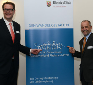 Auftakt der landesweiten Demografiewoche Minister Schweitzer und Oberbürgermeister Jensen; Bild: Tittel / © Staatskanzlei