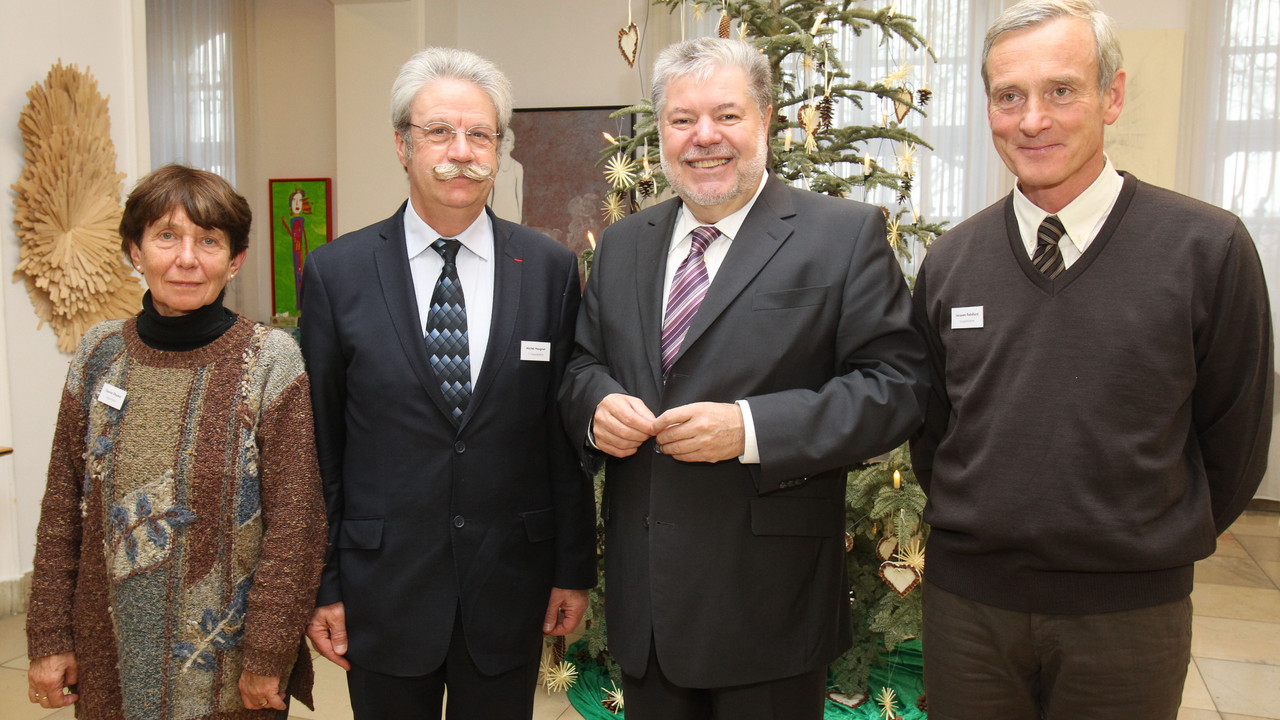 Im Foyer des Landtags: Chantal Doukhar, Michel Neugnot, Ministerpräsident Kurt Beck, Jacques Rebillard; Bild: Stefan Sämmer / © Staatskanzlei