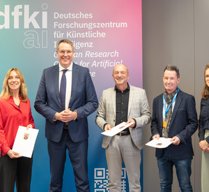 Ministerpräsident Alexander Schweitzer am Deutschen Forschungszentrum für Künstliche Intelligenz (DFKI) in Kaiserslautern.