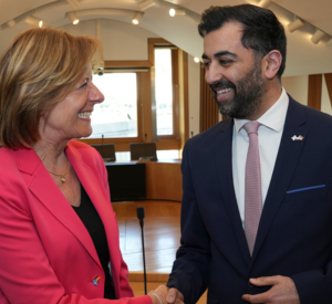 Ministerpräsidentin Malu Dreyer mit dem schottischen First Minister Humza Yousaf.