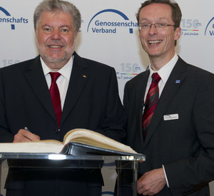 Ministerpräsident Kurt Beck und Verbandspräsident Michael Bockelmann; Bild: Genossenschaftsverband