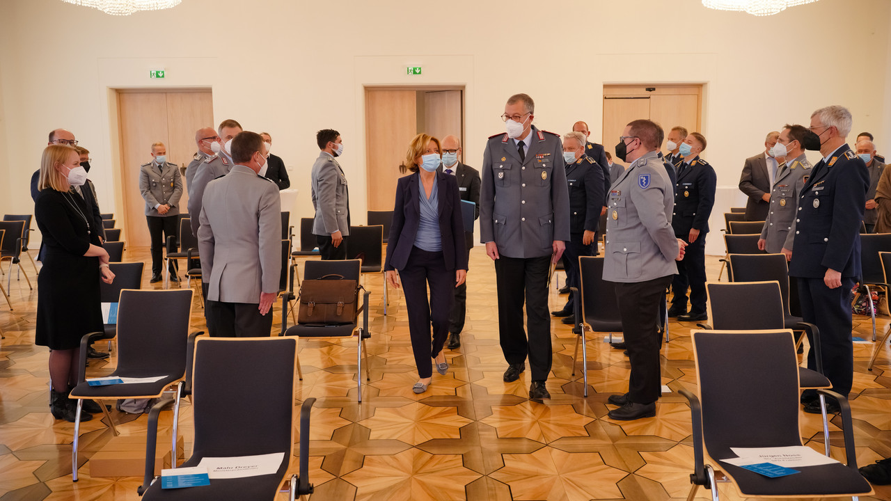 Bundeswehrempfang im Festsaal der Staatskanzlei