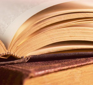 Aufgeschlagenes Buch; Bild: rlp-Archiv