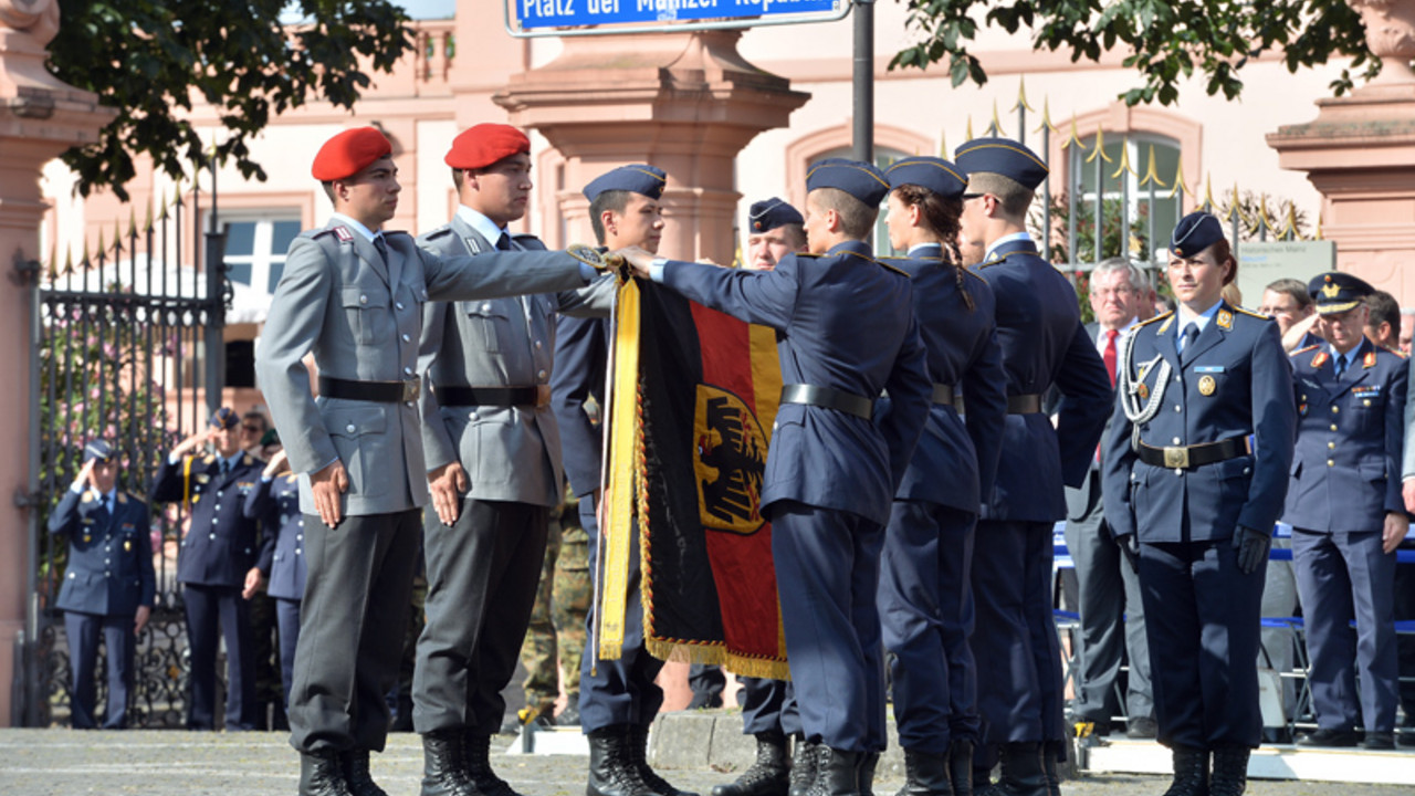 Feierliches Gelöbnis der Bundeswehr; Foto: Torsten Silz / © Landtag Rlp