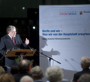Ministerpräsident Kurt Beck hält seine "Hauptstadtrede"; Bild: Unger