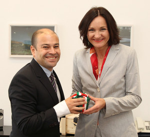 Staatssekretärin Jacqueline Kraege hat den mexikanischen Konsul Dr. Horacio Saavedra empfangen; Foto: Stefan Sämmer / © Staatskanzlei RLP