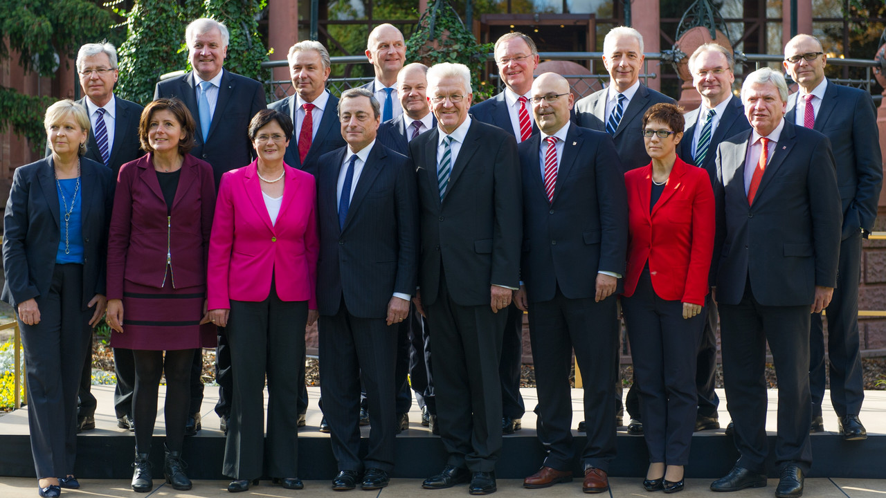 Gruppenkonferenz von der Jahreskonferenz der Ministerpräsidentinnen und Ministerpräsidenten; Bild: dpa