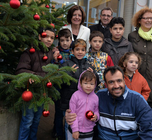 Übergabe eines Weihnachtsbaums in der AfA Trier
