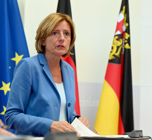 Ministerpräsidentin Malu Dreyer bei der Pressekonferenz nach dem Videoschalte mit Bund und Ländern