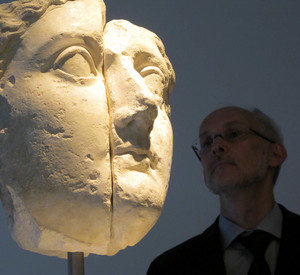 Der Marmorkopf der Kaiserin Livia wurde nach 300 Jahren wieder zusammengefügt; Bild: dpa