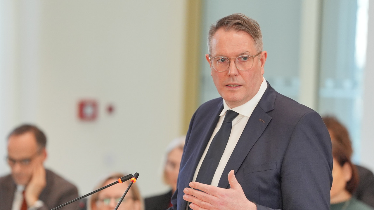 Ministerpräsident Alexander Schweitzer im Landtag