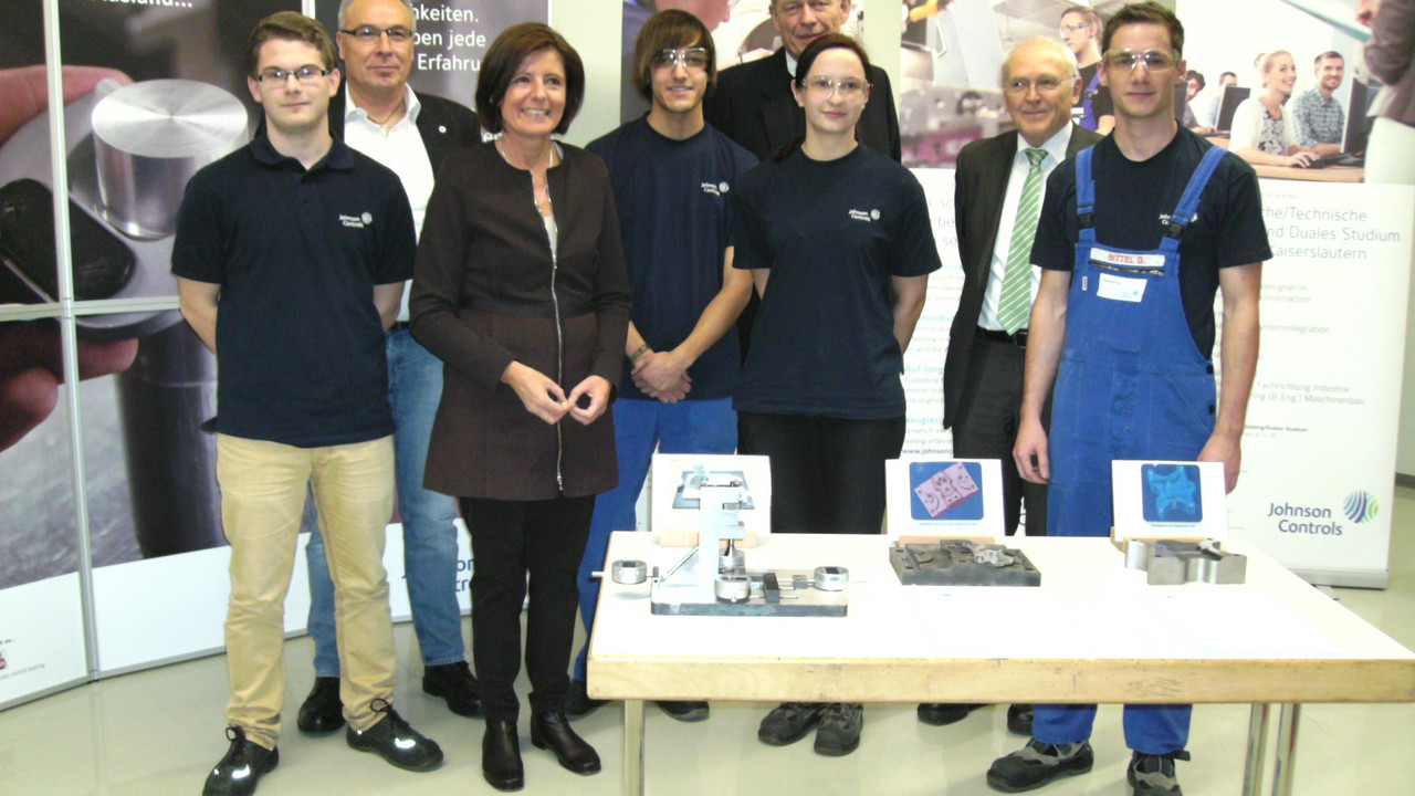 Gruppenfoto mit den Auszubildenden; Foto: JCI