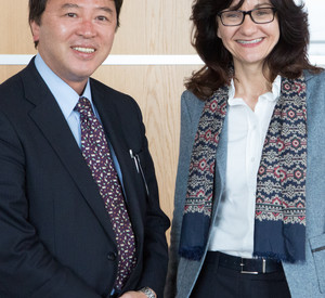 Die Chefin der Staatskanzlei  Jacqueline Kraege und der japanische Generalkonsul Hideyuki Sakamoto; Bild: Melanie Bauer / © Staatskanzlei