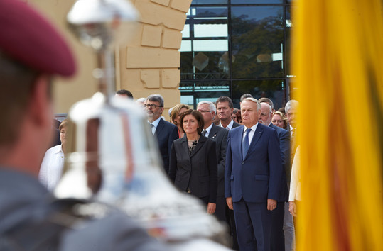 Ministerpräsidentin Malu Dreyer und Jean Marc Ayrault, französischer Premierminister a. D., bei einer Gedenkveranstaltung zum Ersten Weltkrieg