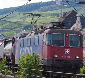 Güterzug im Mittelrheintal; Bild: dpa
