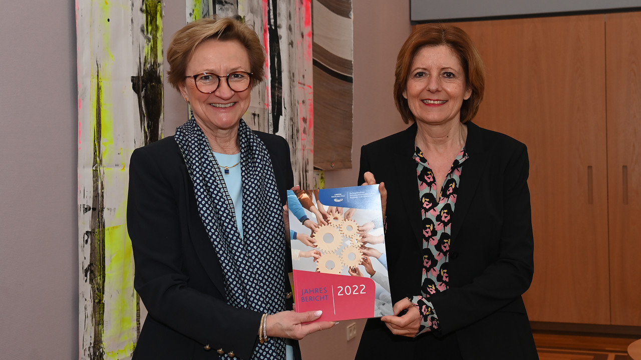 Barbara Schleicher-Rothmund (Bürgerbeauftragte des Landes und Beauftragte für die Landespolizei) und Ministerpräsidentin Malu Dreyer