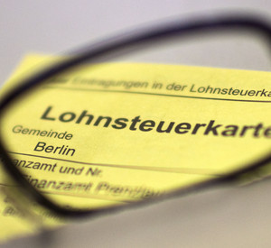 Papierlohnsteuerkarte; Bild: dpa