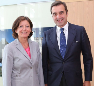 Ministerpräsidentin Malu Dreyer mit dem spanischen Botschafter Juan Pablo Garcia-Berdoy; Bild: Alexander Sell / © Staatskanzlei