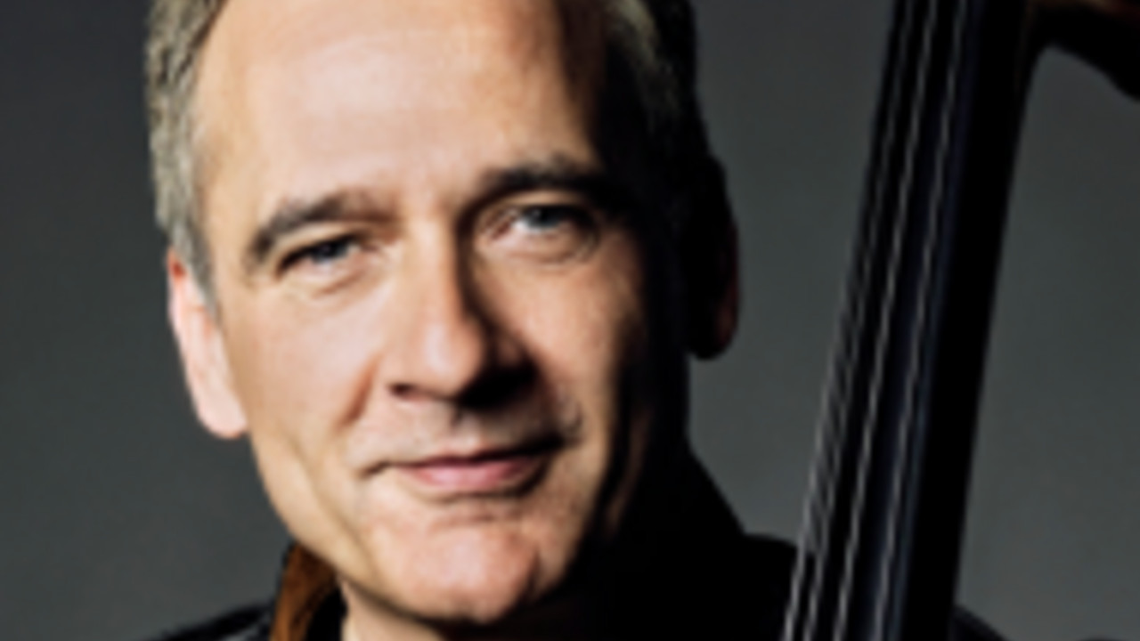 Kontra- und E-Bassist Manfred Bründl