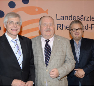 v.l.n.r.: Vizepräsident Dr. Michael Fink, Präsident Prof. Frieder Hessenauer und Vizepräsident Dr. Bernhard Lenhard; Bild: Landesärztekammer Rheinland-Pfalz