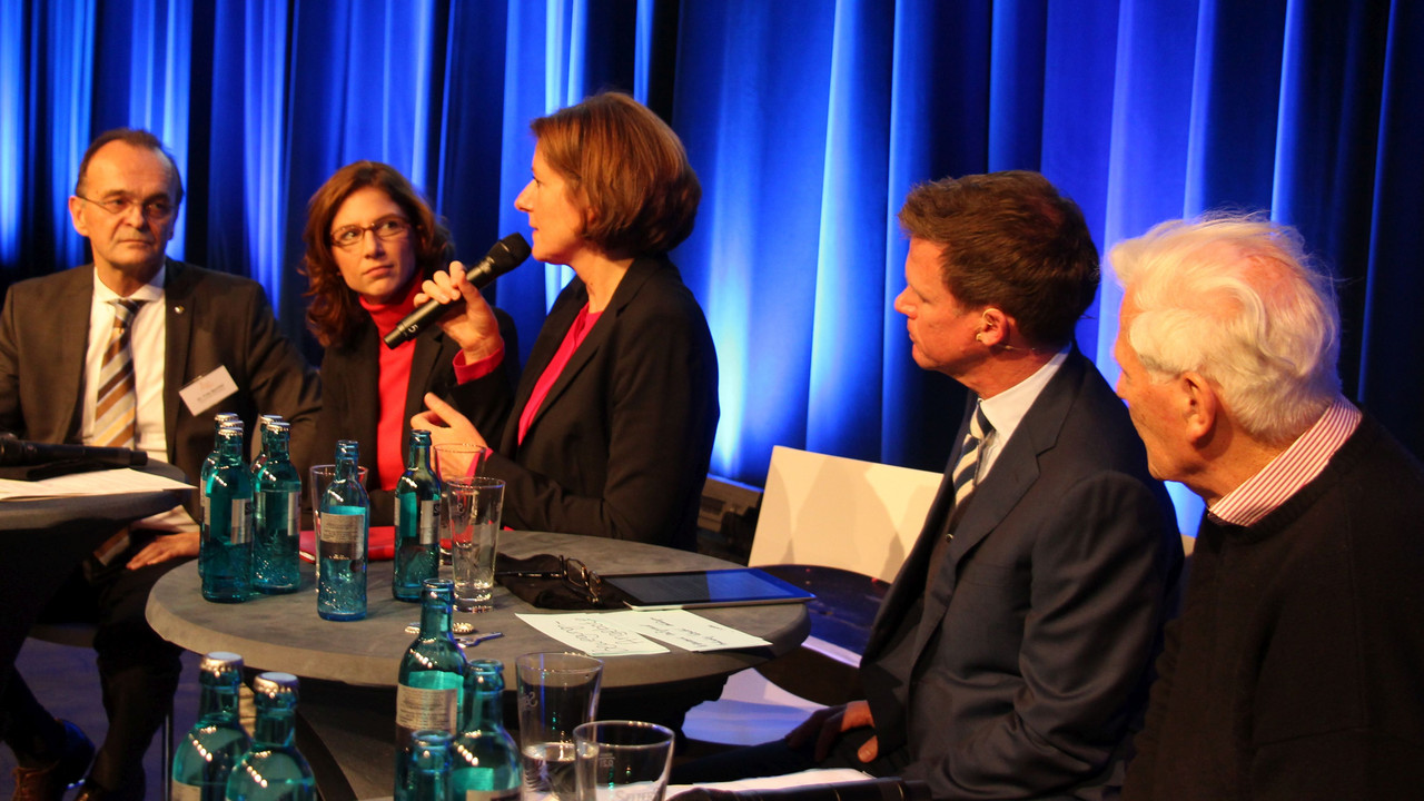 Ministerpräsidentin Malu Dreyer bei der Eröffnung des 7. Rheinland-Pfälzischen Seniorenkongresses in Mainz