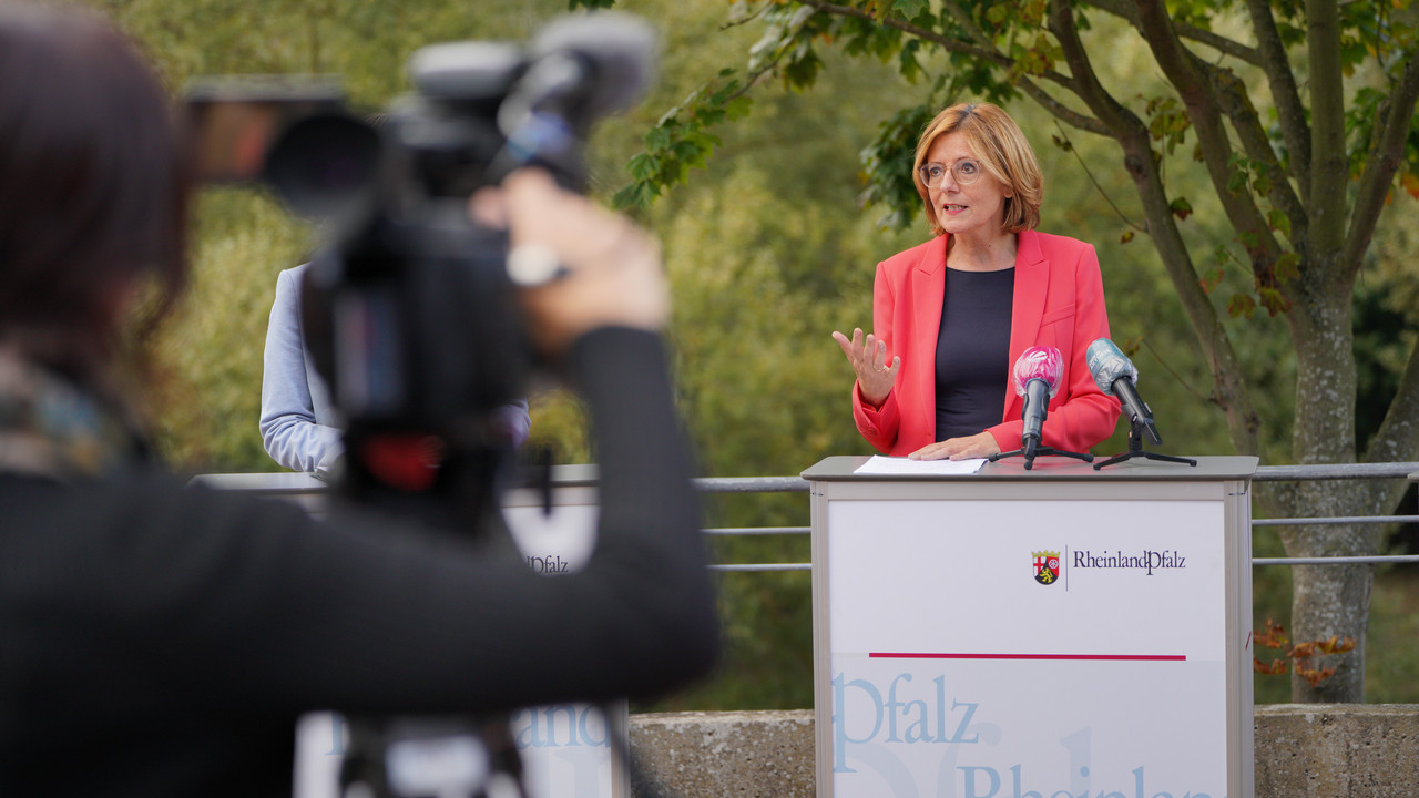 Ministerpräsidentin Malu Dreyer bei der Pressekonferenz