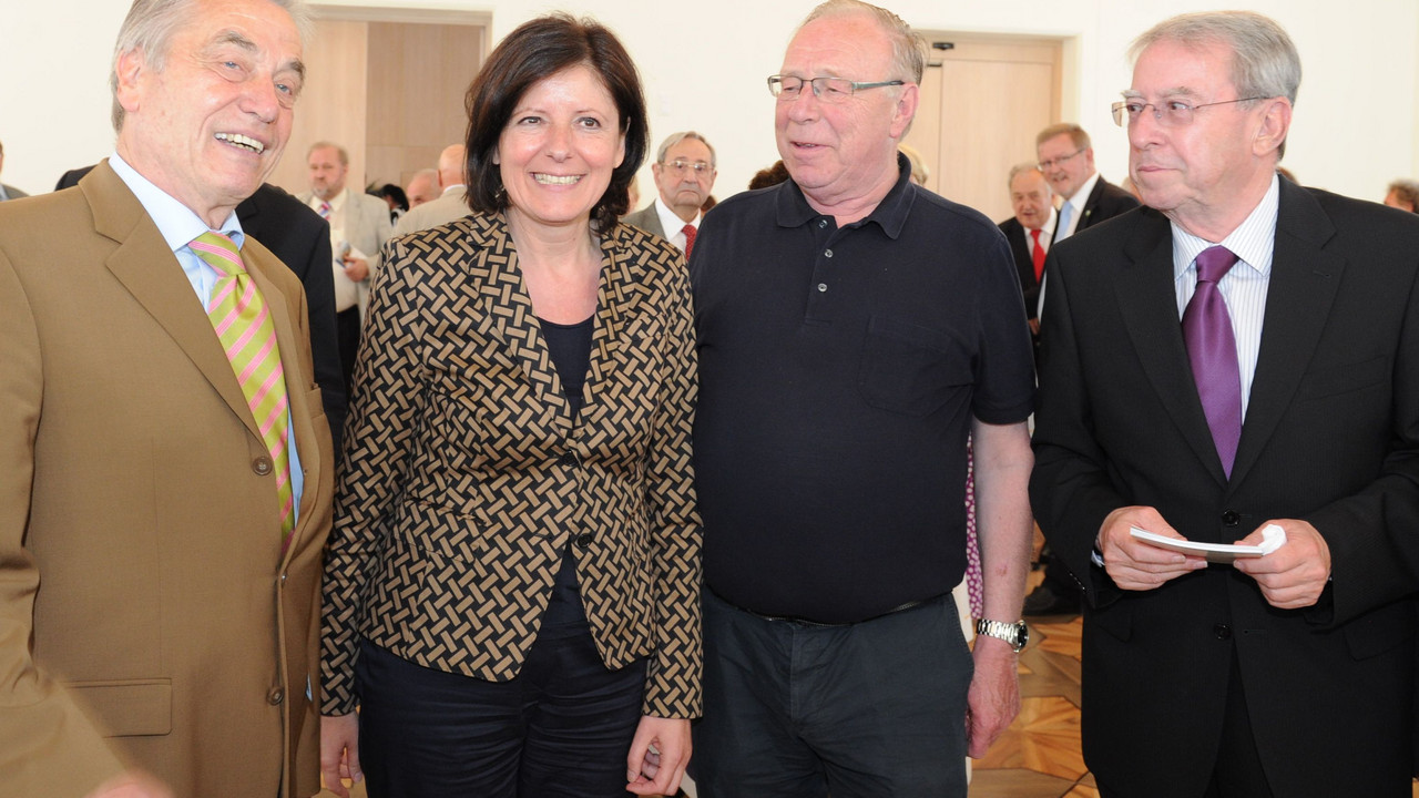Ministerpräsidentin Malu Dreyer mit ehemaligen Mitgliedern des Landtags Rheinland-Pfalz im Festsaal der Staatskanzlei; Bild: Kristina Schäfer