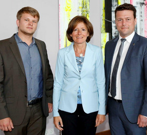 Mathias Kazek, Landesgruppenvorsitzender Rheinland-Pfalz und Regionalsekretär im Regionalverband Südwest des ZDS, Ministerpräsidentin Malu Dreyer und Daniel Fürst, 1. Vorsitzender des ZDS; Bild: Saemmer © Staatskanzlei RLP